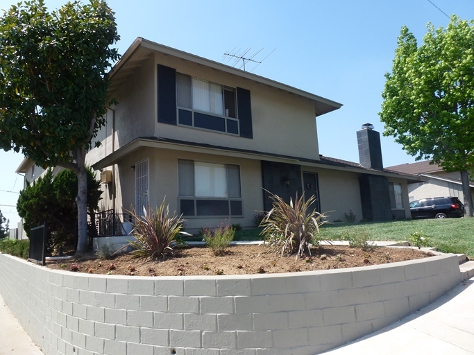 Mandarian Gardens in Yorba Linda, CA - Building Photo