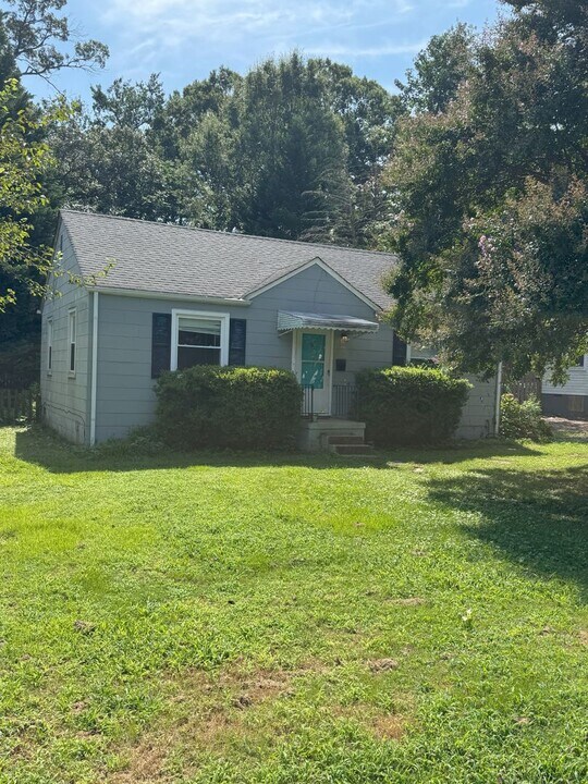 1807 Westhill Rd in Richmond, VA - Building Photo