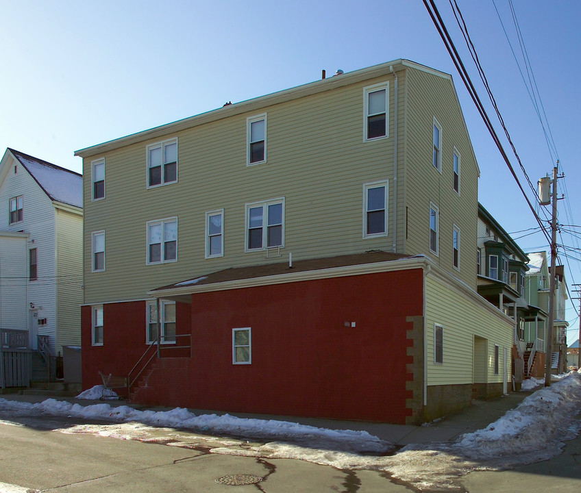 5 Carver St in Fall River, MA - Building Photo