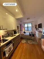 212 W 91st St in New York, NY - Building Photo