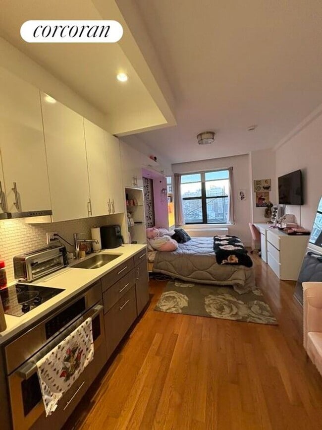 property at 212 W 91st St