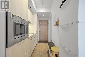 215-1215 Queen St W in Toronto, ON - Building Photo - Building Photo