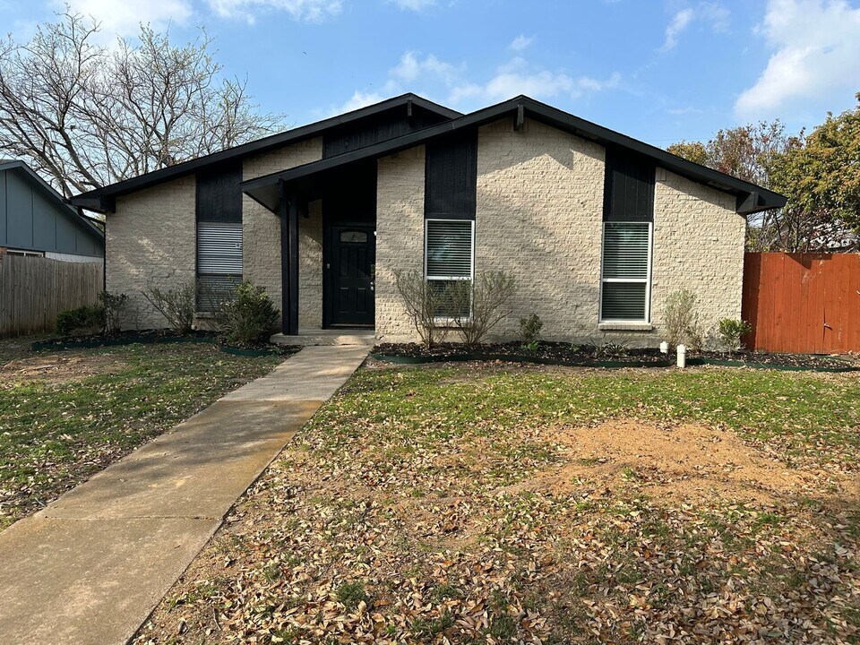 941 Overdowns Dr in Plano, TX - Building Photo