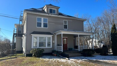 3 Rose Street in Dover, NH - Foto de edificio - Interior Photo