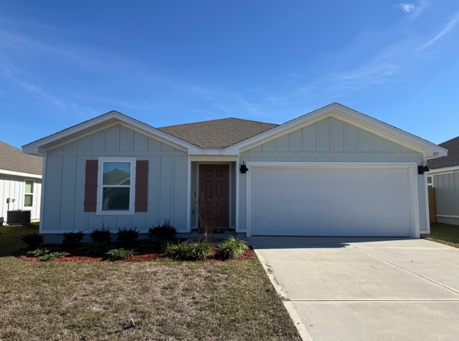 437 Scarborough St in Crestview, FL - Foto de edificio - Building Photo