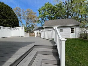 21 Herbert Ave in Port Washington, NY - Building Photo - Building Photo