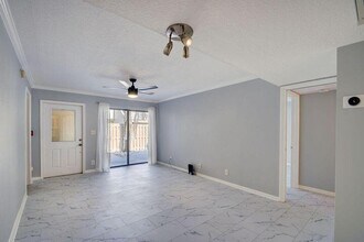 612 Executive Center Dr in West Palm Beach, FL - Building Photo - Building Photo