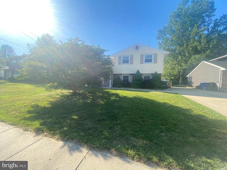 24 Fairmount Dr in Glassboro, NJ - Building Photo