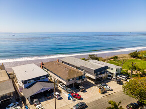 6529 Del Playa Dr in Goleta, CA - Building Photo - Building Photo