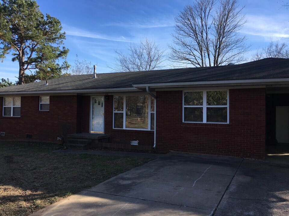 409 W Dogwood St in Greenwood, AR - Building Photo