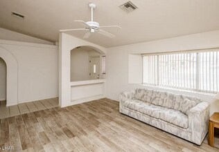 1471 McCulloch Blvd N in Lake Havasu City, AZ - Building Photo - Building Photo