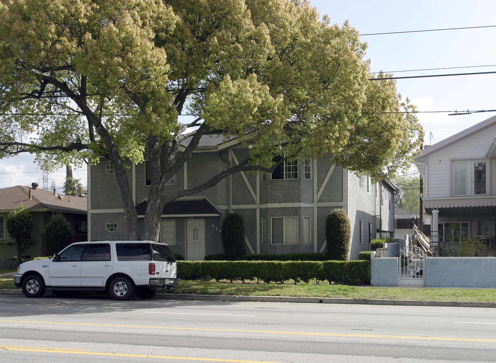 434 N Hollywood Way in Burbank, CA - Foto de edificio