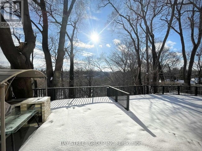 property at 3 Ravenwood Pl