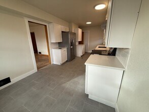 608 NW Canyon Dr in Redmond, OR - Building Photo - Building Photo