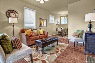 5570 Canfield Pl N in Seattle, WA - Building Photo - Building Photo