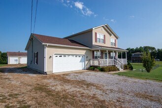 650 Farmington Dr in Vine Grove, KY - Building Photo - Building Photo