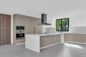 2110 S Miami Ave in Miami, FL - Building Photo - Building Photo