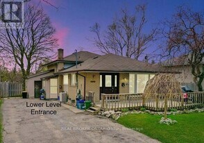 65 Ottaway Ave in Barrie, ON - Building Photo