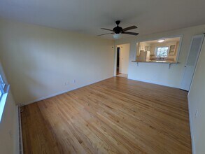 24 College St in Clinton, CT - Building Photo - Building Photo