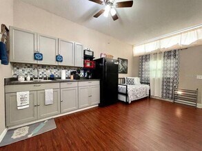 1245 Catalpa Ln, Unit 3 in Orlando, FL - Foto de edificio - Building Photo