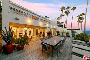 27428 Pacific Coast Hwy in Malibu, CA - Building Photo