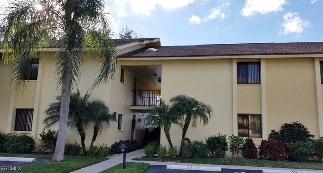 7125 Lakeridge Ct in Ft. Myers, FL - Building Photo - Building Photo