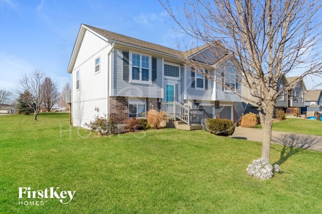 728 Corrington Dr in Raymore, MO - Building Photo - Building Photo