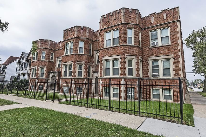 12000 S Eggleston Ave in Chicago, IL - Foto de edificio