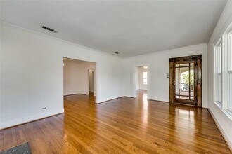 6155 Richmond Ave in Dallas, TX - Building Photo - Building Photo