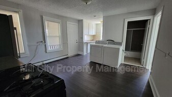 343 Auburn St in Manchester, NH - Building Photo