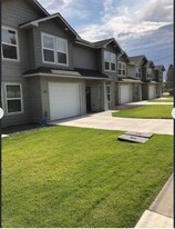 401-405 Reeves Way in Sunnyside, WA - Building Photo