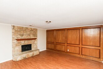 919 Highcrest Dr in Arlington, TX - Building Photo - Building Photo