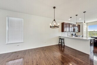 598 Station Park Cir in Grayslake, IL - Foto de edificio - Building Photo