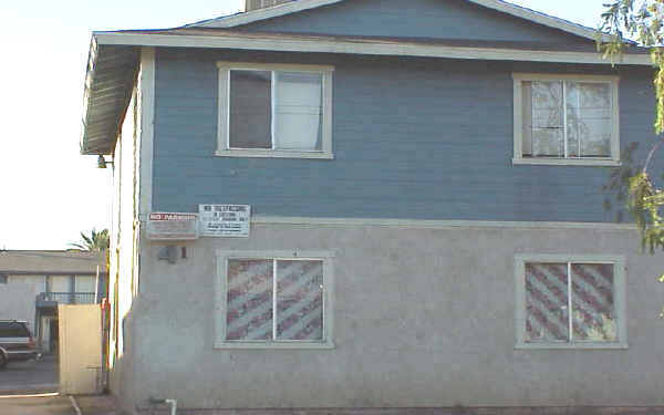 141 Julia St in San Bernardino, CA - Foto de edificio