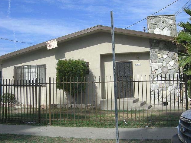 1115 W 110th St in Los Angeles, CA - Building Photo