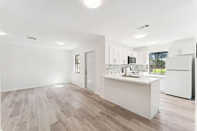 377 NW 2nd Way in Deerfield Beach, FL - Building Photo - Building Photo