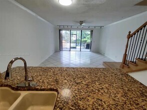 3629 Coral Springs Dr in Coral Springs, FL - Building Photo - Building Photo