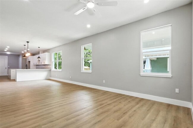 7002 N 19th St in Tampa, FL - Building Photo - Building Photo
