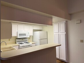 930 N Sloan, in Las Vegas, NV - Building Photo - Building Photo