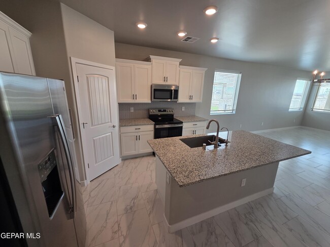 3032 San Jenaro Dr in Las Cruces, NM - Building Photo - Building Photo