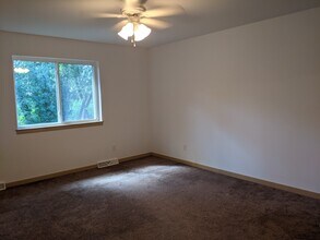 819 Thompson Dr in Oregon, WI - Building Photo - Building Photo
