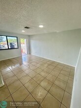 6024 SW 26th St in Miramar, FL - Building Photo - Building Photo
