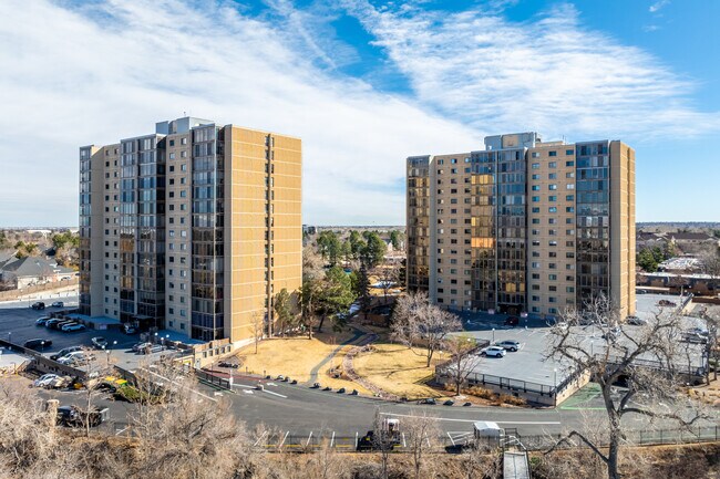 Candlewyck Condominiums in Denver, CO - Building Photo - Building Photo