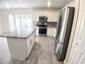9944 NW 2nd Ct in Plantation, FL - Building Photo - Building Photo
