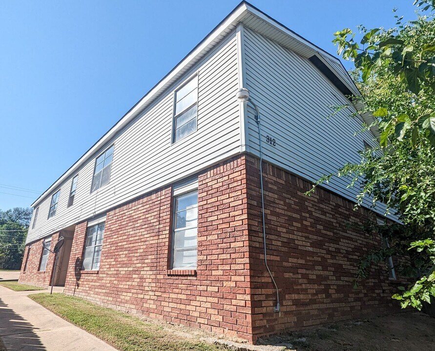 312 N Wilson Ave in Sand Springs, OK - Building Photo