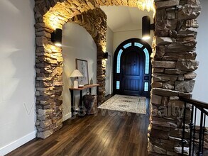 1020 Aurora Heights in West Kelowna, BC - Building Photo - Building Photo