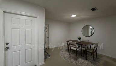 10672 Academy Park Dr in Jacksonville, FL - Building Photo - Building Photo