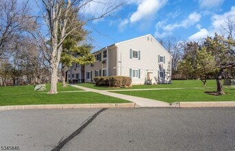 22 Bolton Ct in Franklin Township, NJ - Building Photo - Building Photo