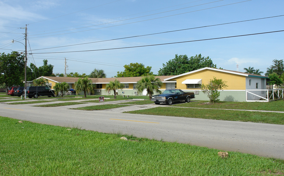 1501 NW 60th Ave in Fort Lauderdale, FL - Building Photo