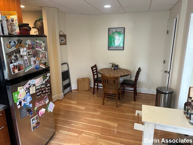 108 Thurston St, Unit 6 in Somerville, MA - Foto de edificio - Building Photo
